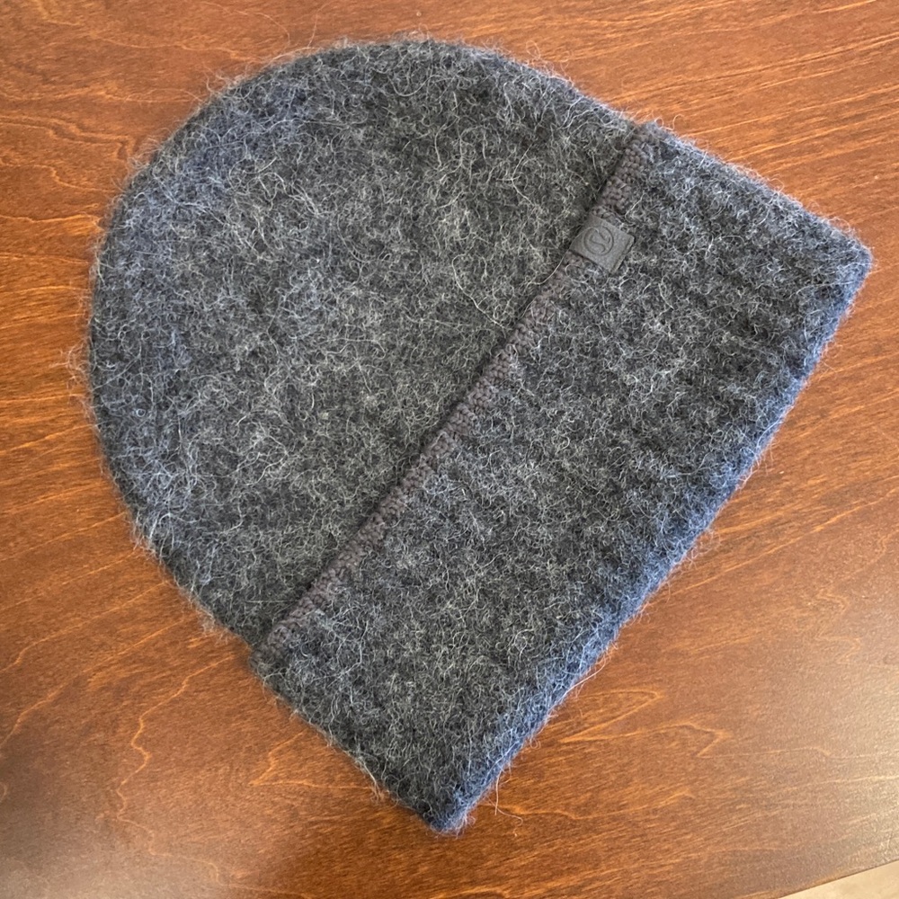 Lululemon - Alpaca hair + Merino Wool Beanie - S/M - NWOT